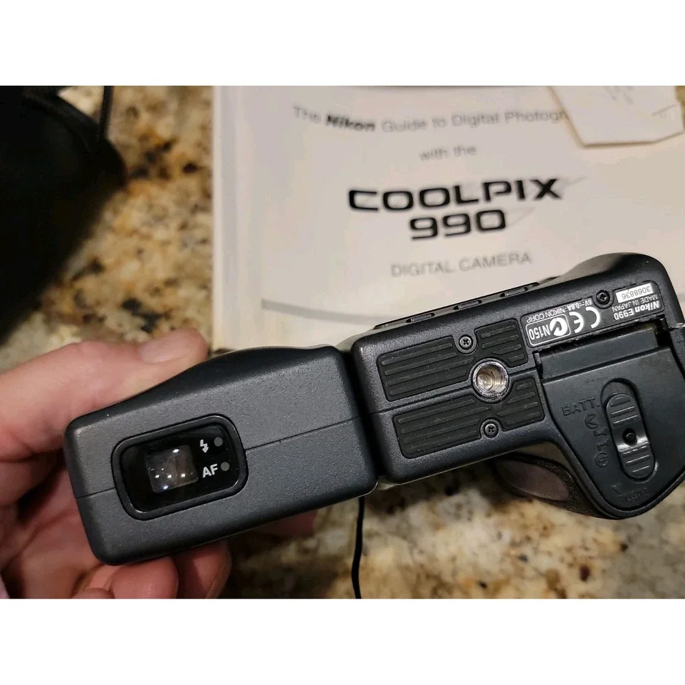 Nikon Coolpix 990 Digital Camera/case 512 Mb Memory Stick Untested As-IS Parts